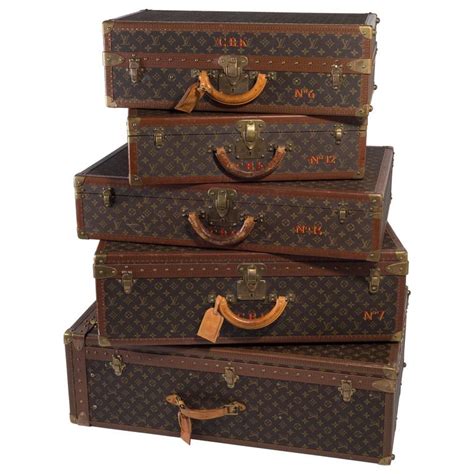 louis vuitton luggage holder.